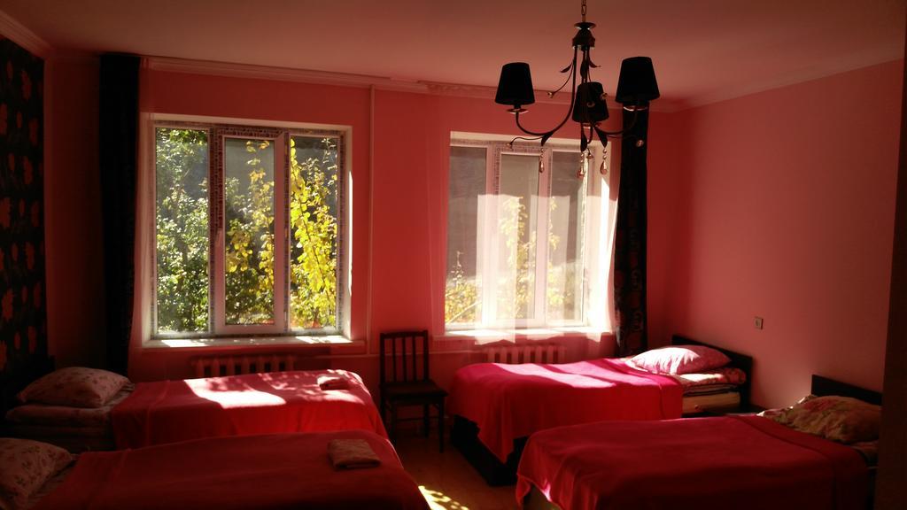Red Stone Guest House Stepantsminda Exterior photo
